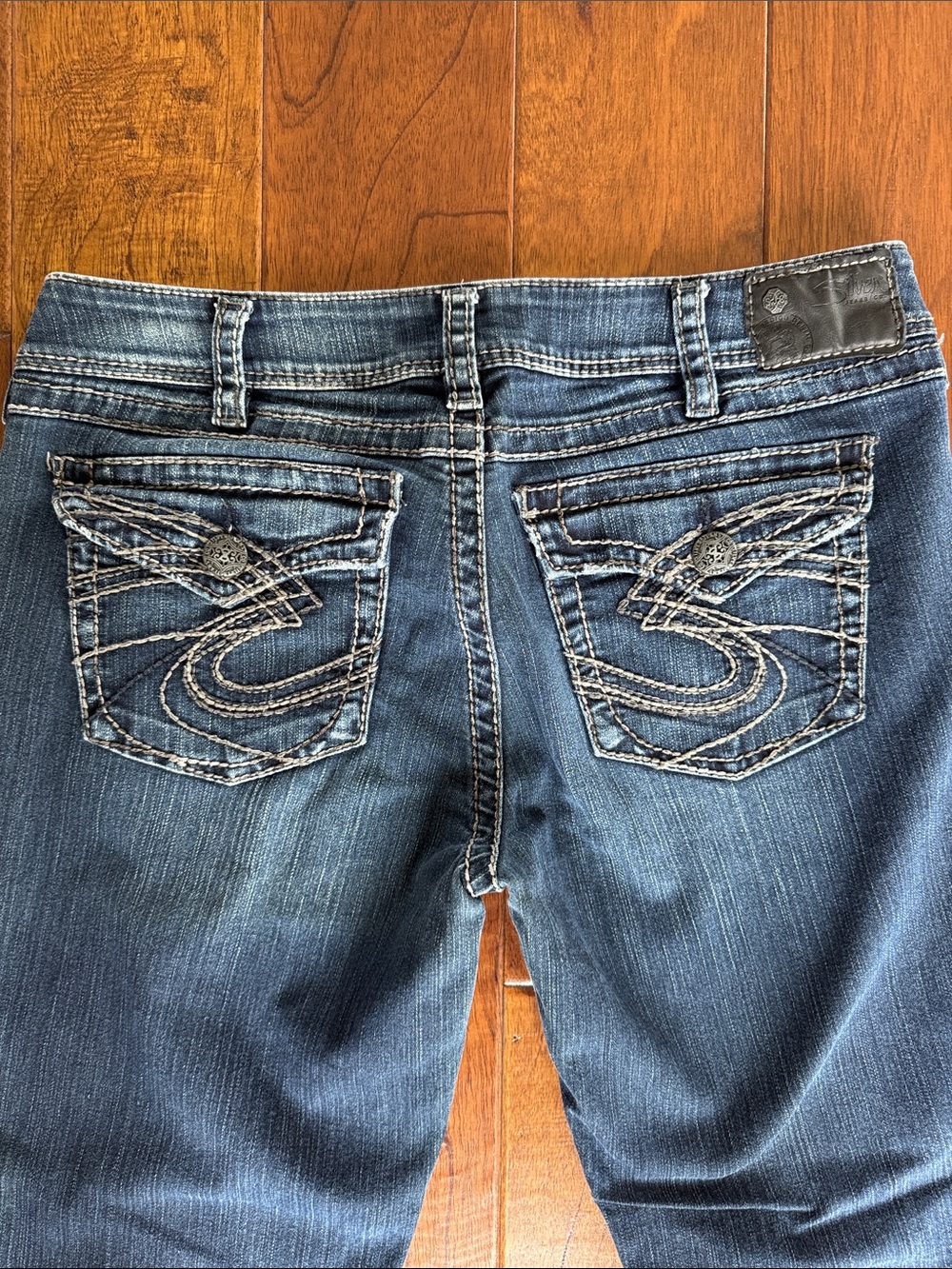 Silver Jeans Women's Medium Blue Embroidered Back Pocket Flair Jeans W33/L30